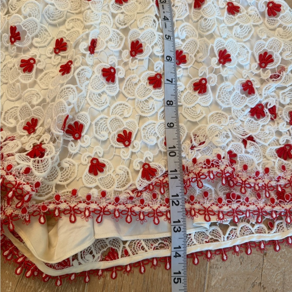 Alexis White Romper with Red Floral Embroidery L - Picture 8 of 10